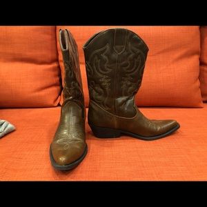 Cowboy boots brown